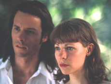 Guy Pearce and Lili Taylor