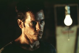 Kevin Bacon in Stir of Echoes