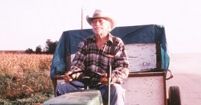 Alvin Straight sets out on his lawnmower